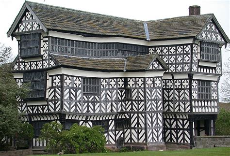 tudor buildings uk history.